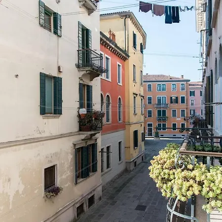 Quarto Do Julio * Venice